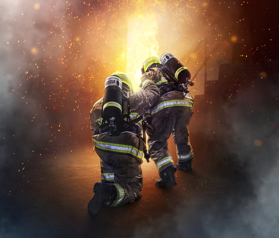 00_M1-SCBA_Use_2-Firefighters_HERO