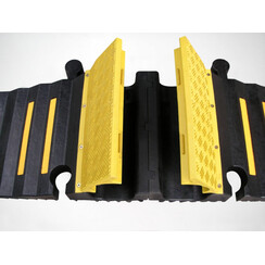 Überfahrschutz zu Schlauchbrücke